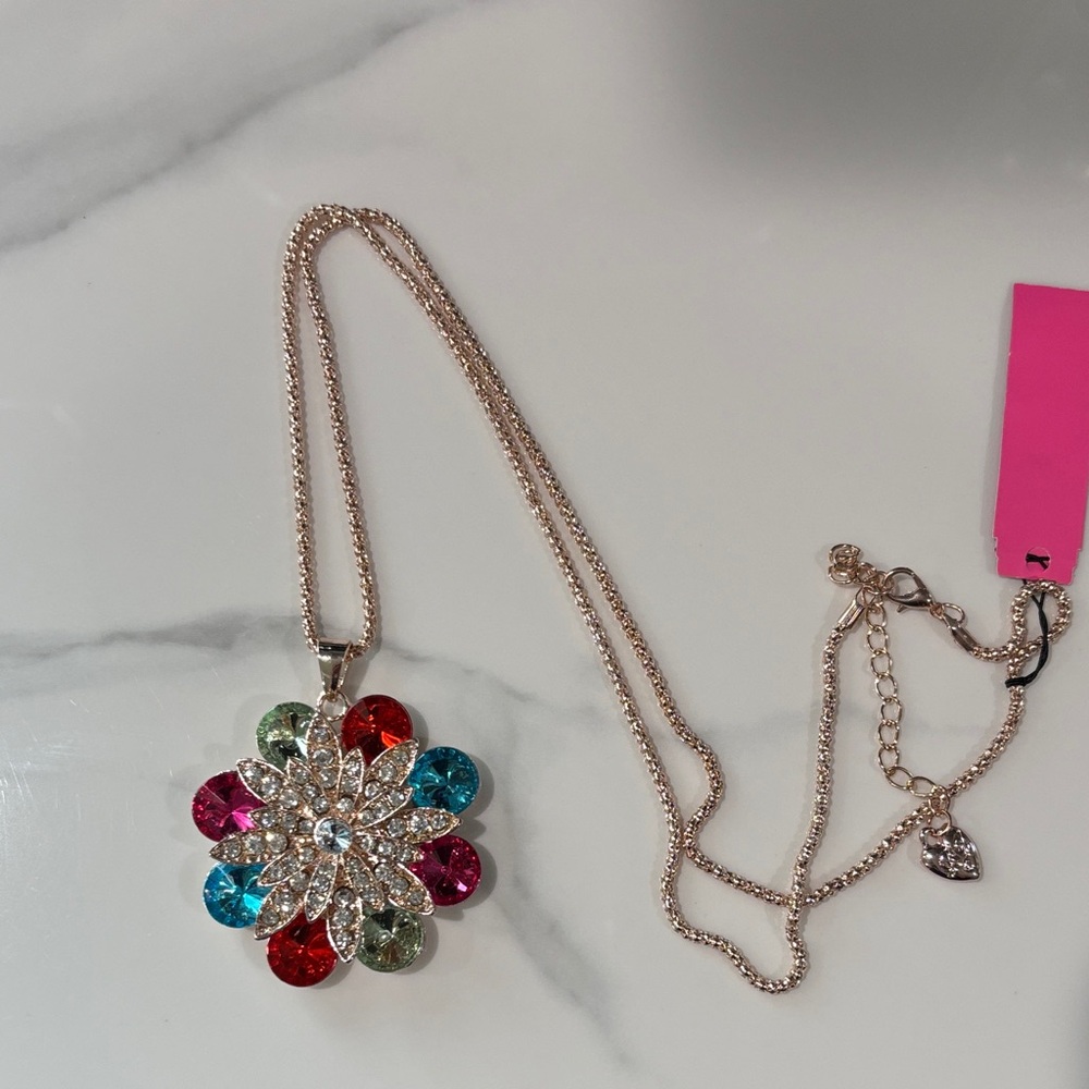 Elegant Multicolor Crystal Flower Necklace